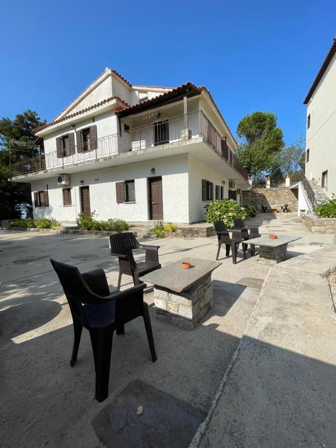 One Bedroom Apartment With Kitchenette# 12 A Raches  Exterior photo